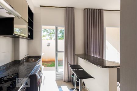 Cozinha de apartamento à venda com 2 quartos, 55m² em Ouro Preto, Belo Horizonte