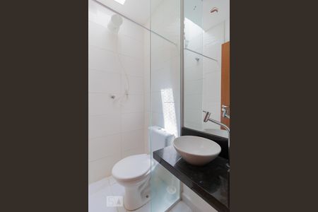 Banheiro de casa de condomínio para alugar com 2 quartos, 60m² em Vila Santana, São Paulo