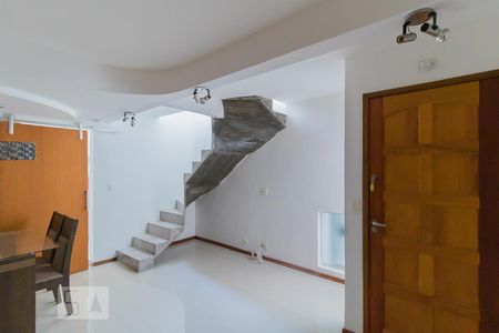 Sala de casa de condomínio para alugar com 2 quartos, 60m² em Vila Santana, São Paulo