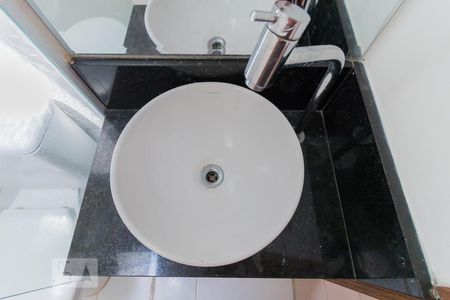 Detalhe banheiro de casa de condomínio para alugar com 2 quartos, 60m² em Vila Santana, São Paulo