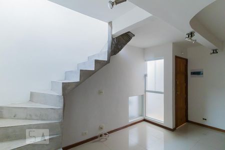 Sala de casa de condomínio para alugar com 2 quartos, 60m² em Vila Santana, São Paulo