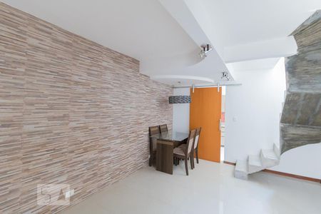 Sala de casa de condomínio para alugar com 2 quartos, 60m² em Vila Santana, São Paulo