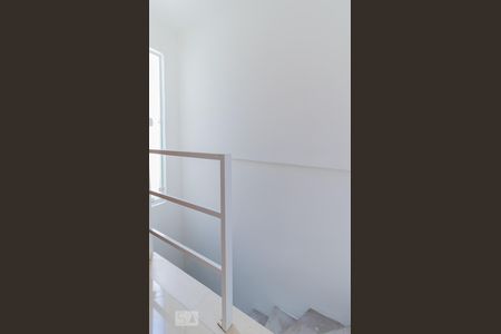 Casa de condomínio para alugar com 60m², 2 quartos e sem vaga Casa de condomínio para alugar com 60m², 2 quartos e sem vagaEscada