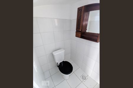 Banheiro - de casa de condomínio para alugar com 2 quartos, 60m² em Rondônia, Novo Hamburgo