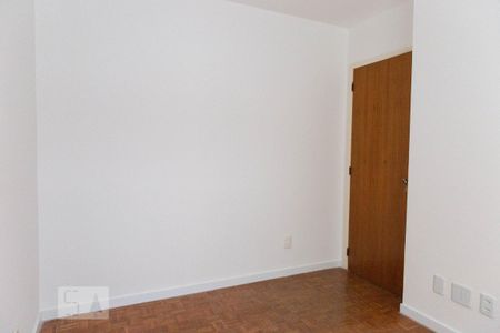 Quarto 2 de apartamento para alugar com 2 quartos, 63m² em Chácara das Pedras, Porto Alegre