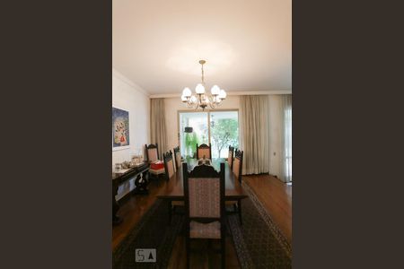 Casa à venda com 4 quartos, 392m² em Vila Madalena, São Paulo