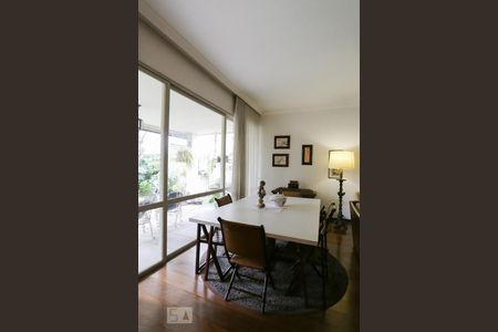 Casa à venda com 4 quartos, 392m² em Vila Madalena, São Paulo