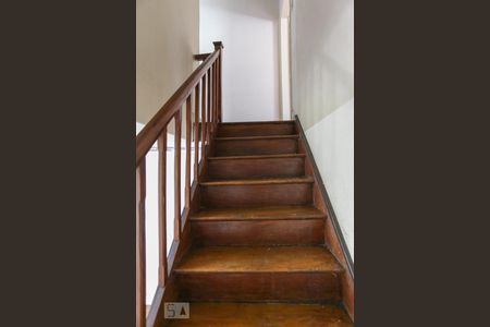 Escada de casa para alugar com 3 quartos, 150m² em Jardim Paulistano, São Paulo