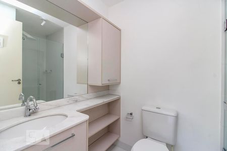 Banheiro  de apartamento para alugar com 2 quartos, 69m² em Vila Ipiranga, Porto Alegre