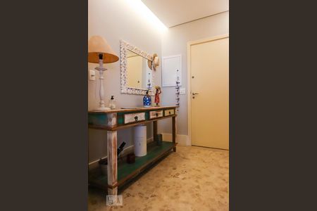 Hall de entrada de apartamento para alugar com 3 quartos, 172m² em Bela Vista, São Paulo