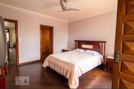 Casa à venda com 390m², 4 quartos e 4 vagasQuarto 3 - Suíte