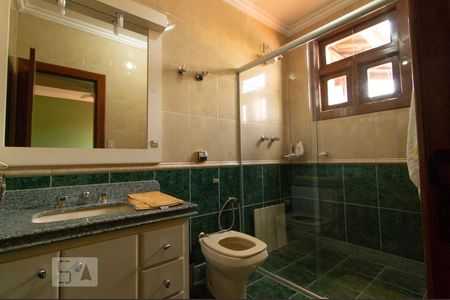 Casa à venda com 390m², 4 quartos e 4 vagasBanheiro da Suíte 2