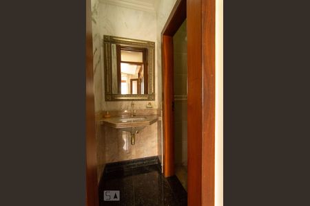 Casa à venda com 390m², 4 quartos e 4 vagasLavabo