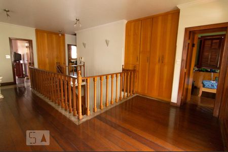 Casa à venda com 390m², 4 quartos e 4 vagasCorredor