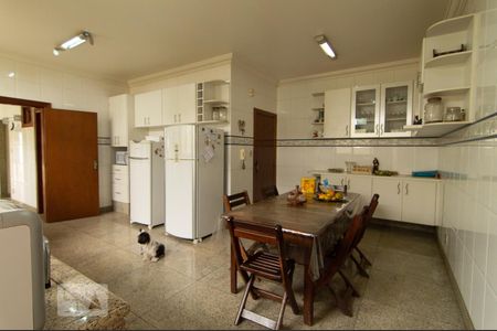 Casa à venda com 390m², 4 quartos e 4 vagasCozinha