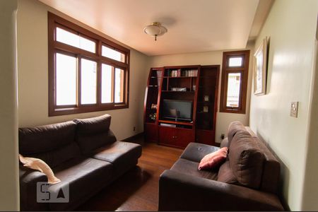 Casa à venda com 390m², 4 quartos e 4 vagasSala