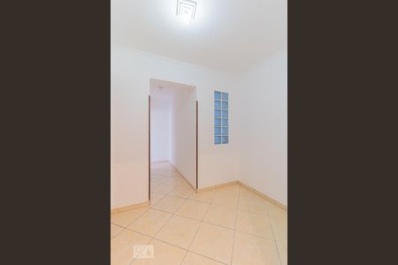 Corredor de casa à venda com 2 quartos, 70m² em Vila Ré, São Paulo