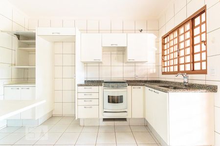 Cozinha de casa para alugar com 1 quarto, 80m² em Jardim Lumen Christi, Campinas