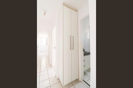 Corredor de apartamento para alugar com 3 quartos, 74m² em Setor Goiânia 2, Goiânia