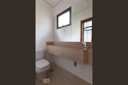 Casa de condomínio à venda com 300m², 4 quartos e 6 vagasLavabo