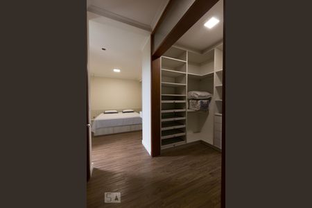 Casa de condomínio à venda com 300m², 4 quartos e 6 vagasQuarto 4