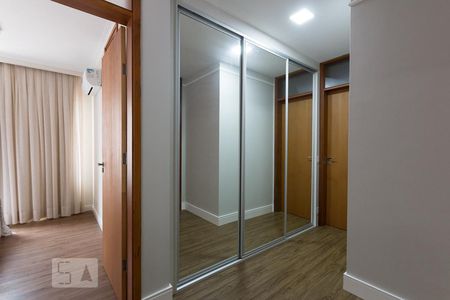 Casa de condomínio à venda com 300m², 4 quartos e 6 vagasQuarto 3