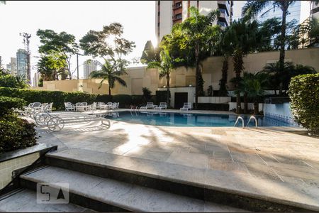 Apartamento à venda com 375m², 4 quartos e 4 vagasÁrea comum - Piscina