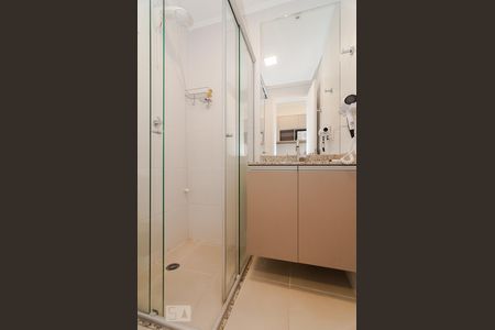 Banheiro de kitnet/studio para alugar com 1 quarto, 20m² em Centro, São Paulo