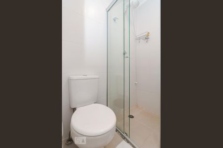 Banheiro de kitnet/studio para alugar com 1 quarto, 20m² em Centro, São Paulo