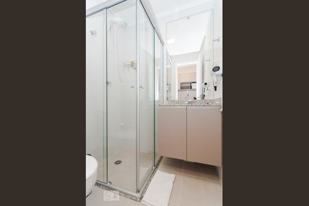 Banheiro de kitnet/studio para alugar com 1 quarto, 20m² em Centro, São Paulo