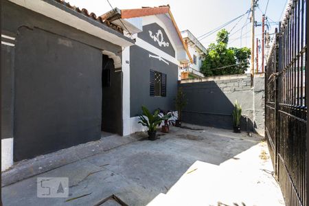 Fachada  de casa para alugar com 1 quarto, 24m² em Chácara Califórnia, São Paulo