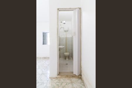 Acesso ao Banheiro  de casa para alugar com 1 quarto, 24m² em Chácara Califórnia, São Paulo