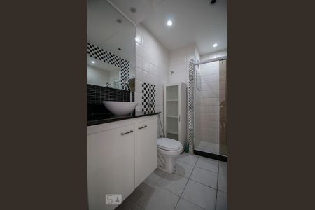 Banheiro de apartamento para alugar com 2 quartos, 60m² em Barra da Tijuca, Rio de Janeiro