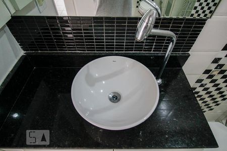 Banheiro de apartamento para alugar com 2 quartos, 60m² em Barra da Tijuca, Rio de Janeiro