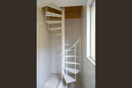 Casa à venda com 240m², 3 quartos e 2 vagasESCADA ACESSO VARANDA