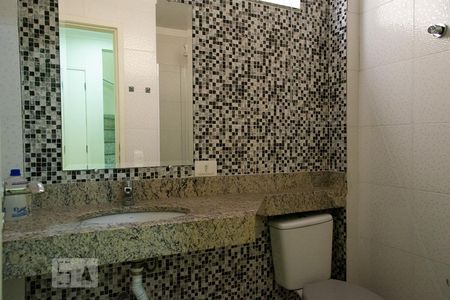 BANHEIRO de casa à venda com 3 quartos, 240m² em Jardim Peri, São Paulo