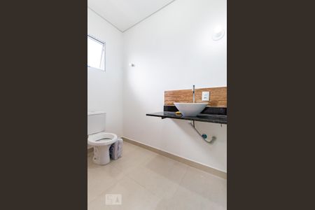 Banheiro de kitnet/studio para alugar com 1 quarto, 38m² em Jardim Santa Genebra, Campinas