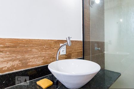Banheiro de kitnet/studio para alugar com 1 quarto, 38m² em Jardim Santa Genebra, Campinas