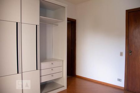 Quarto de apartamento para alugar com 3 quartos, 116m² em Jardim das Paineiras, Campinas