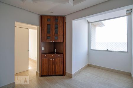 Sala de apartamento para alugar com 3 quartos, 70m² em Santa Efigênia, Belo Horizonte