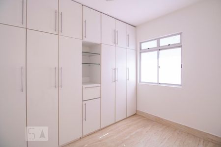 Quarto de apartamento para alugar com 3 quartos, 70m² em Santa Efigênia, Belo Horizonte