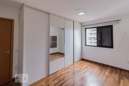 Apartamento à venda com 144m², 3 quartos e 4 vagasQuarto 02 com Suite