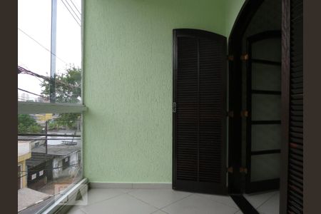 Casa à venda com 120m², 3 quartos e 2 vagas Casa à venda com 120m², 3 quartos e 2 vagasVaranda