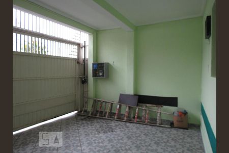 Garagem de casa à venda com 3 quartos, 120m² em Santo Antônio, Osasco