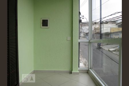 Casa à venda com 120m², 3 quartos e 2 vagas Casa à venda com 120m², 3 quartos e 2 vagasVaranda