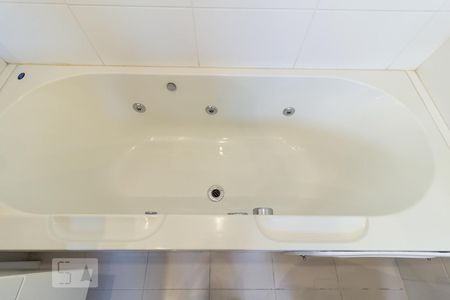 Apartamento à venda com 210m², 3 quartos e 4 vagasBanheiro da Suíte 1