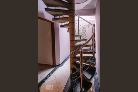 Escada de casa à venda com 3 quartos, 240m² em Perdizes, São Paulo