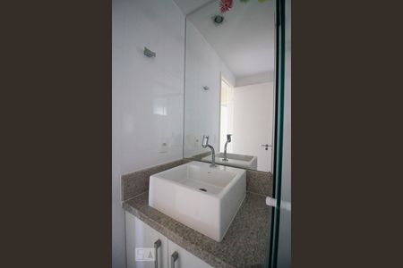 Apartamento para alugar com 68m², 3 quartos e 2 vagas Apartamento para alugar com 68m², 3 quartos e 2 vagasBanheiro