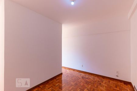 Sala de kitnet/studio para alugar com 1 quarto, 34m² em Centro, Campinas