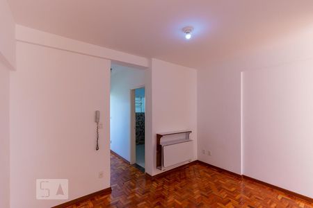 Sala de kitnet/studio para alugar com 1 quarto, 34m² em Centro, Campinas